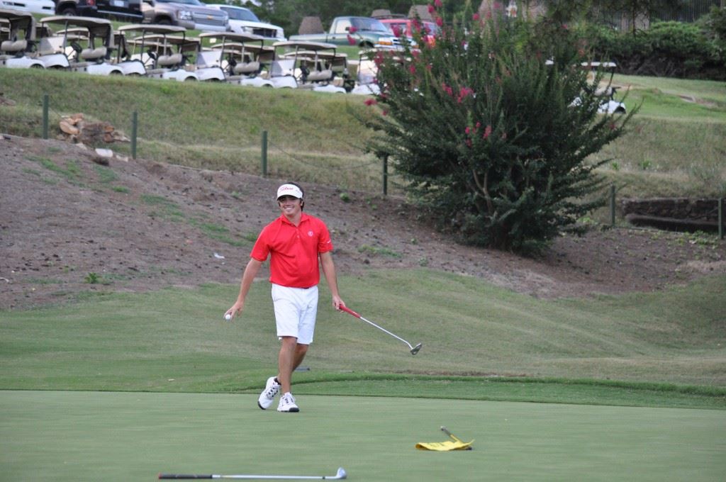 Ryan Howard is all smiles after pulling his playoff-winning birdie putt out of the hole at the end of last year's Sunny King Charity Classic.