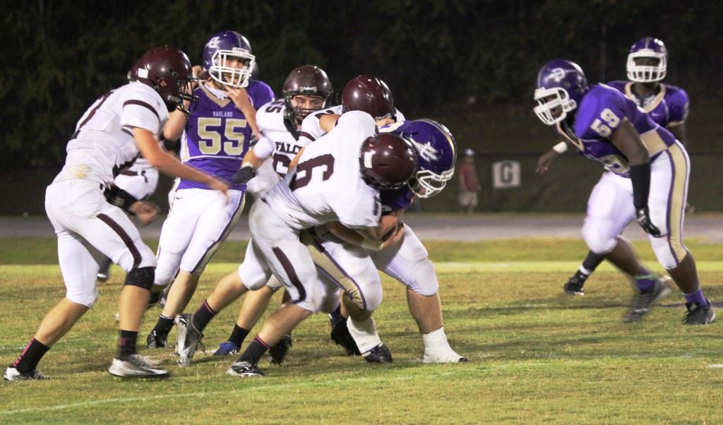 Sam Garner (6) led a stout Donoho defense that held Ragland to fewer than 100 yards.