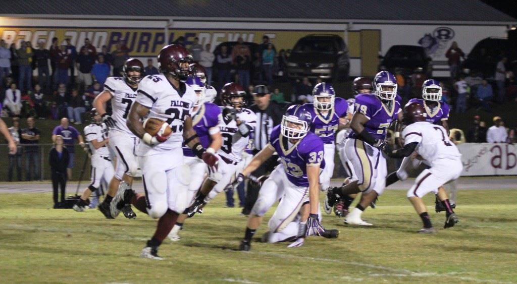 Donoho's Justin Foster (25) looks to turn the corner against Ragland. Foster scored four touchdowns in the Falcons' 27-8 victory. (Photos by Paige Faulkner)