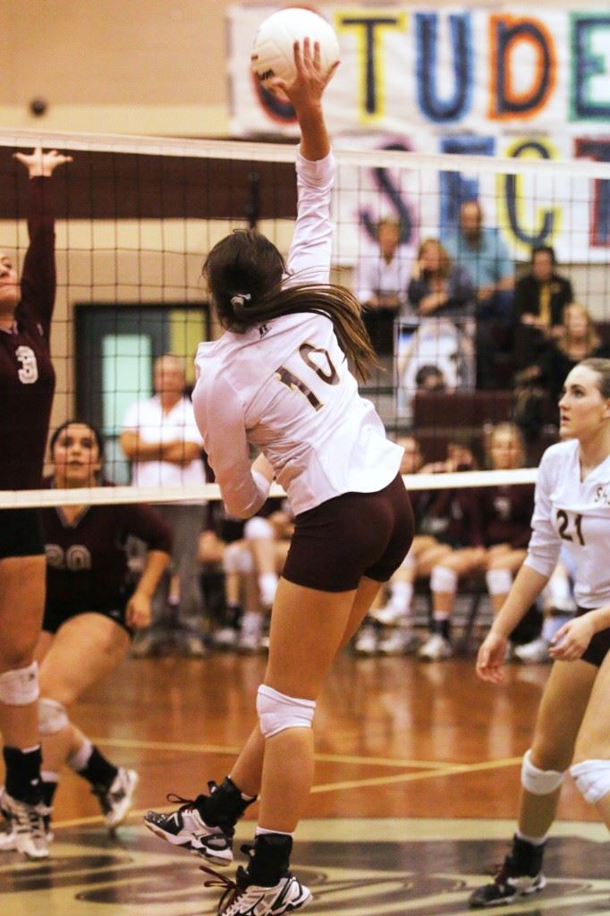 Kristen Rothwell sends a shot back across the net in Sacred Heart's five-set win over Donoho. (Photo courtesy of Kristen Stringer/Krisp Pics Photography)