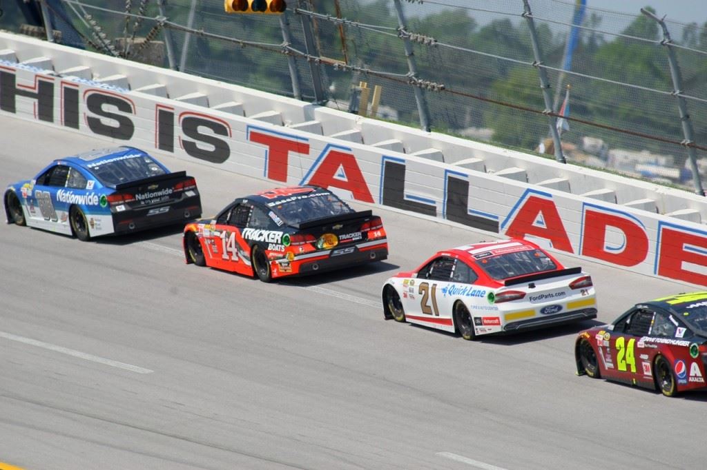 Ryan Blaney (21) runs up front with Dale Earnhardt Jr. (88), Greg Biffle (14) and Jeff Gordon. He finished fourth.