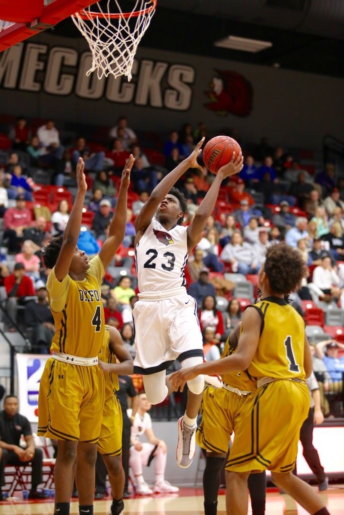 Kevion Nolan (23) drives to the basket between Oxford's Torry Robertson (1) and Jakolbie McClendon. Below, Diante Wood slams home one of his two dunks. (Photos by Kristen Stringer/Krisp Pics Photography)