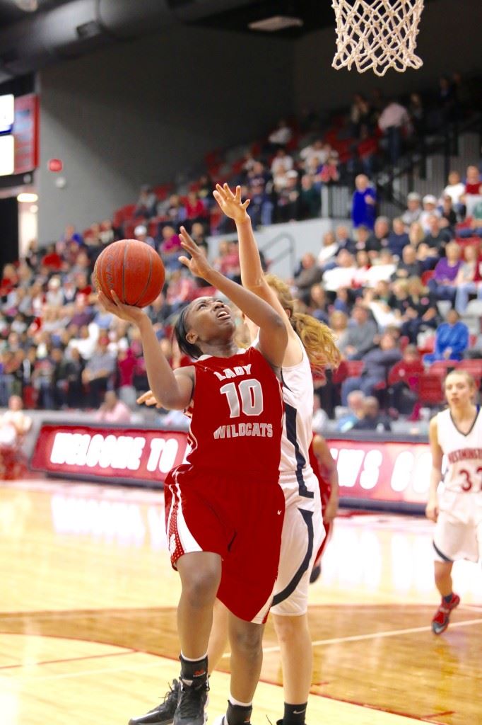 Jordan Briskey focuses on the basket as she drives against Westminster Christian. (Photo by Kristen Stringer/Krisp Pics Photography)