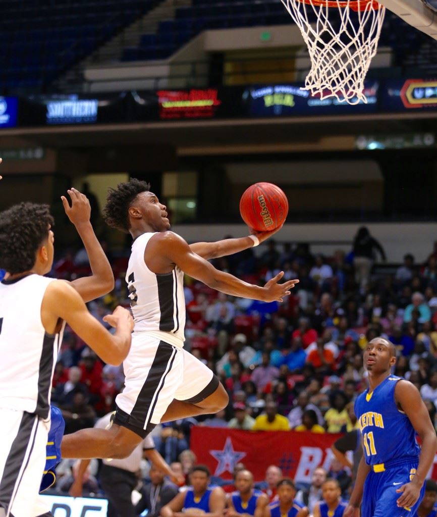 D.J. Heath flies down the lane for a layup in front of Keith's John Pettway (11). Heath scored 24 points for Sacred Heart, while Pettway led all scorers with 34. (Photo by Kristen Stringer/Krisp Pics Photography)