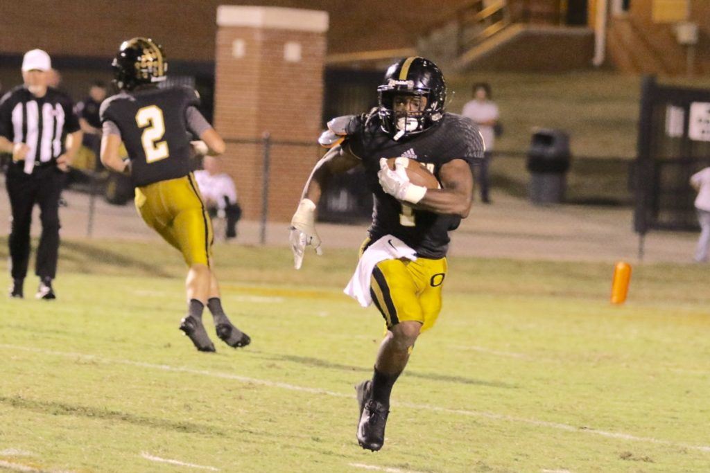 Tyetus Smith-Lindsey had another big game for the Yellow Jackets, rushing for 260 yards on 41 of the team's 47 rushing attempts. He's rushed for 539 yards and seven touchdowns on 78 carries the last two weeks. (Photo by Kristen Stringer/Krisp Pics Photography)