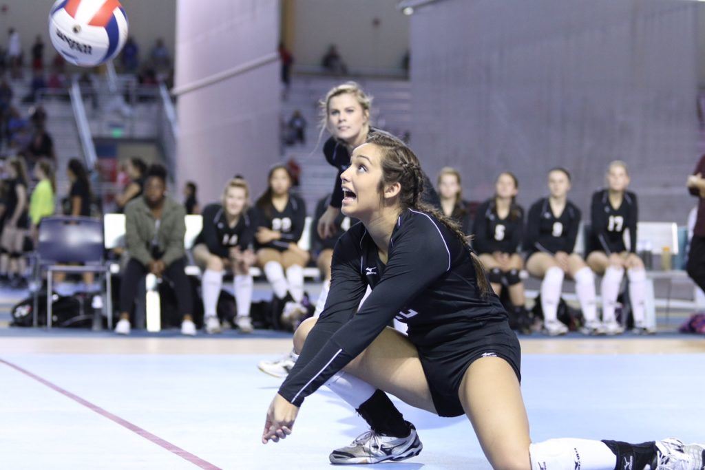 Peyton Suco keeps the ball alive for a Donoho point against Ragland.