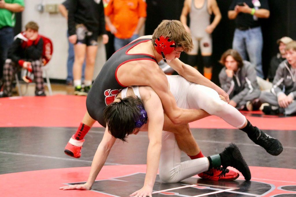 Nick Souder (L) brought Weaver the first of its three individual titles when he decisioned Brantley McHugh of Madison County in the 126 final. (Photo by Daniel Lee)