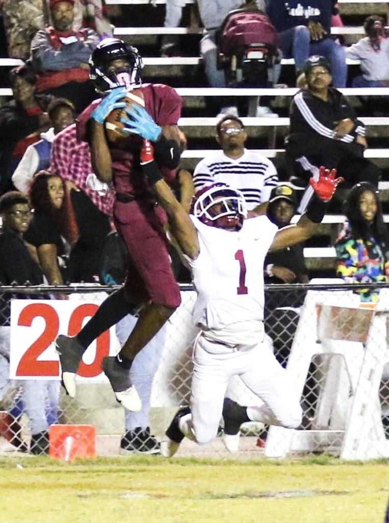 Anniston’s Javon Thomas (L) goes up over Handley’s Jamerqui Lewis to bring in his second touchdown catch of the game early in the fourth quarter Friday. (Photo by Greg Warren)
