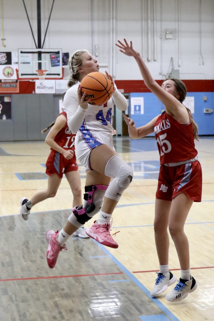Pleasant Valley’s Macey Roper scored 35 points in Pleasant Valley’s subregional victory over Horseshoe Bend on Monday, 31 in the second half. (Photo by Krista Larkin)