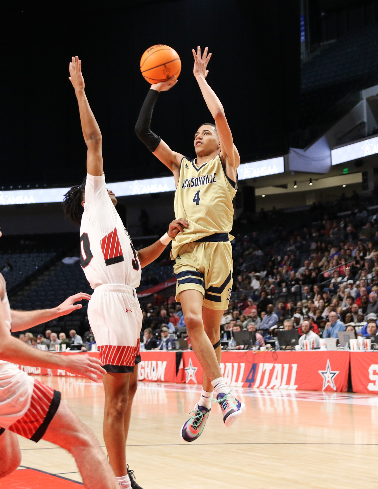 Devin Barksdale scored 10 of his 12 points in the first quarter, and the Golden Eagles took it from there. (Photo by Greg Warren)