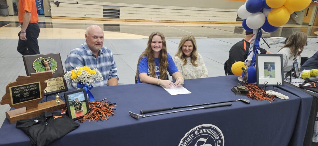 Alexandria golfer Marlee Hedgepeth signs Wednesday to play for Snead State Community College. (Photo by Joe Medley)