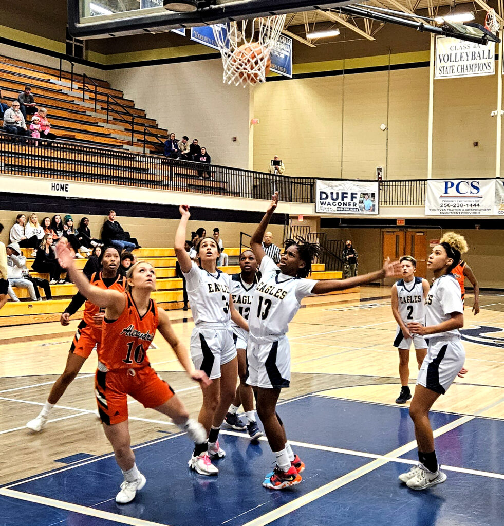 Jacksonville’s Neveah Nicholson (13) and Mya Swain (3) challenge a drive by Alexandria’s Charlee Parris as Jacksonville’s Alexis Phillips (right), Halaina Lozano (2) and DeAsia Prothro (12) and Alexandria’s Makayla Brewster trail Monday at Jacksonville. (Photo by Joe Medley)