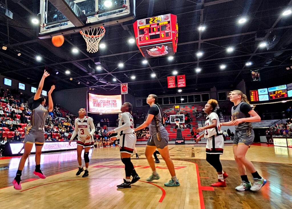 Oxford’s Xai Whitfield goes up for two against Anniston in Friday’s Calhoun County championship game in Pete Mathews Coliseum. (Photo by Joe Medley)