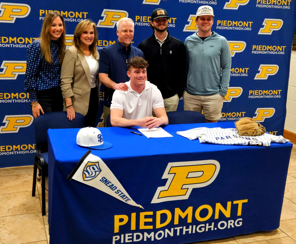 McClane Mohon poses for pictures with family during Wednesday’s signing ceremony (standing, from left): sister Megan, mother Sharon, father Duane and brothers Bryce and Mason. (Photo by Joe Medley)